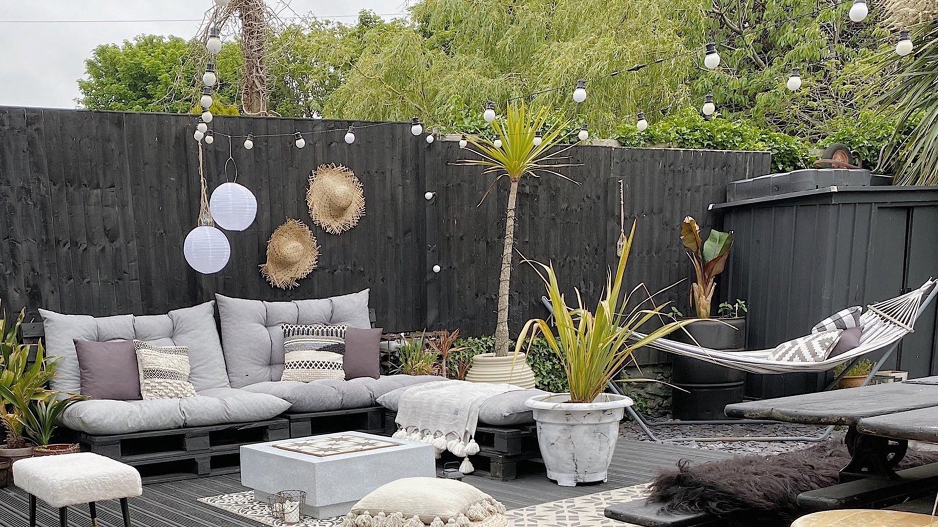 How to Choose Garden Furniture Paint Colours: Wood, Metal & Plastic