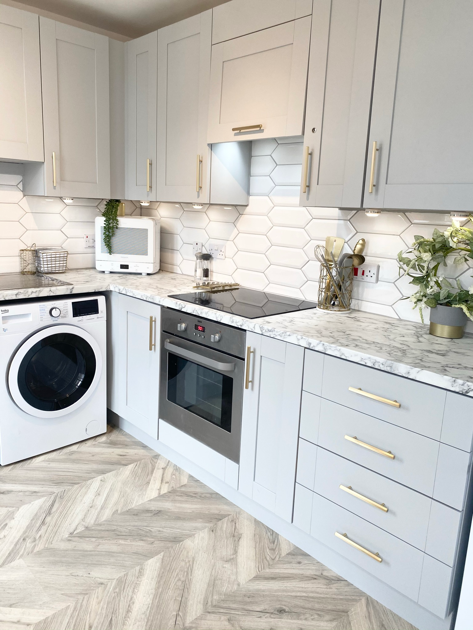 Swanky Pants Kitchen Cabinet Upcycling Makeover