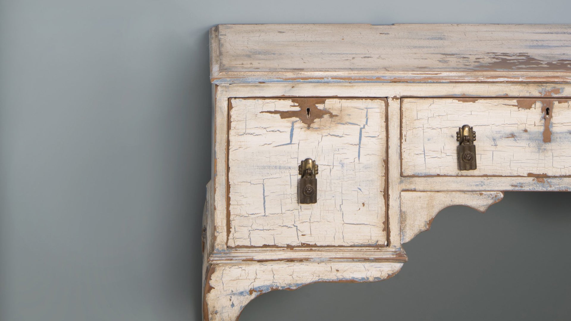 How to Create Distressed Furniture with Paint