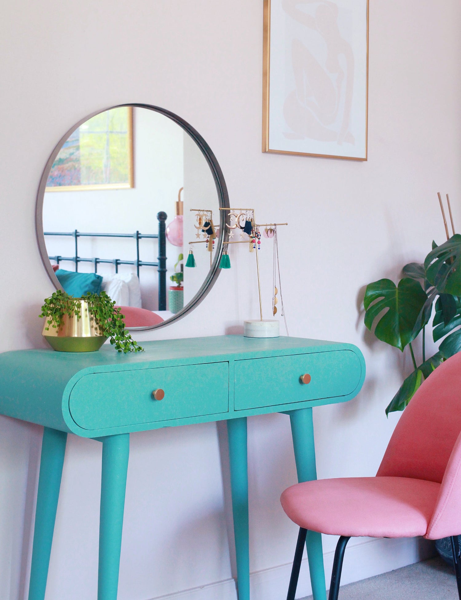 Mermaid for a Day Table Upcycling Makeover