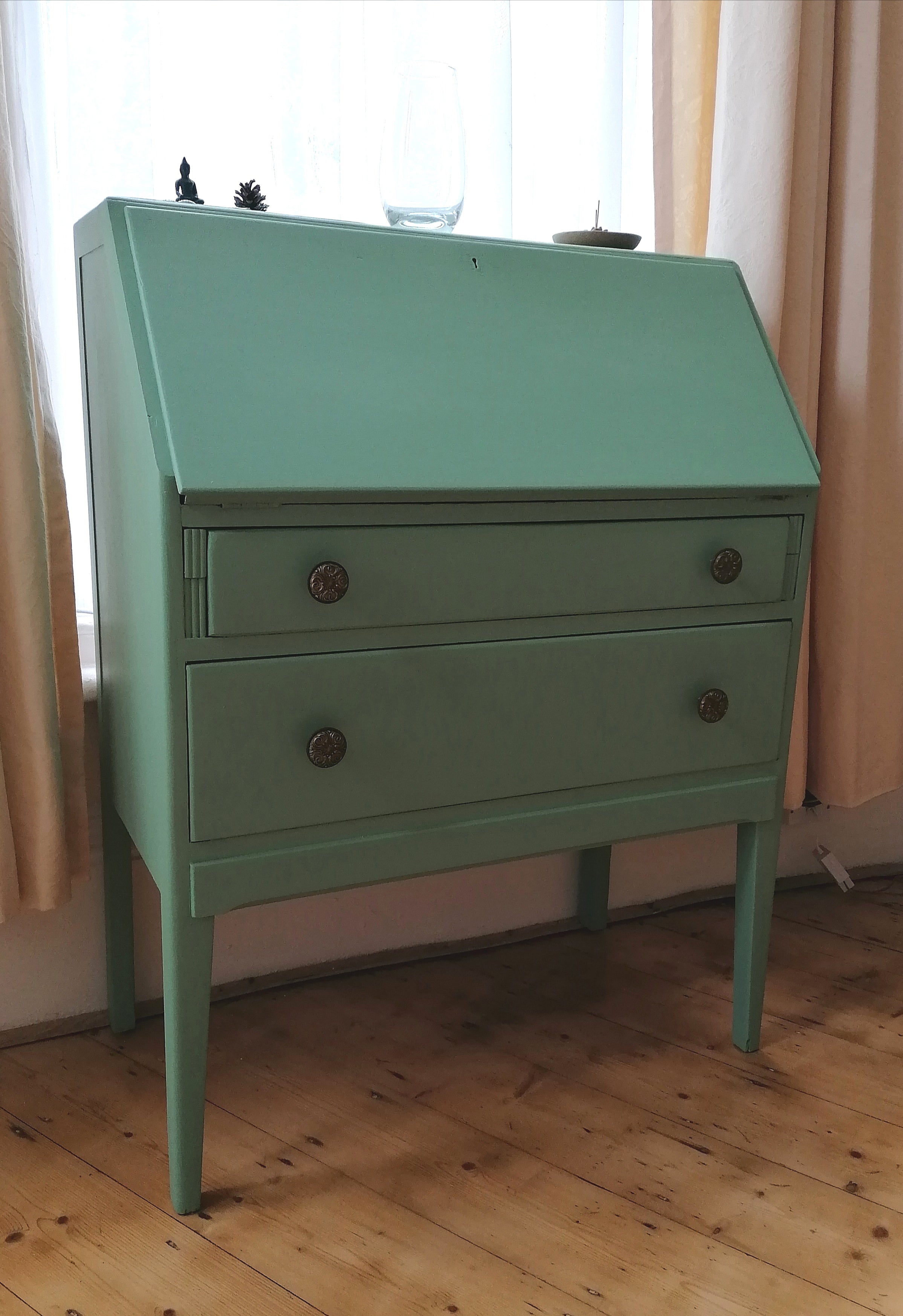 Apple of My Eye Bureau Upcycling Project