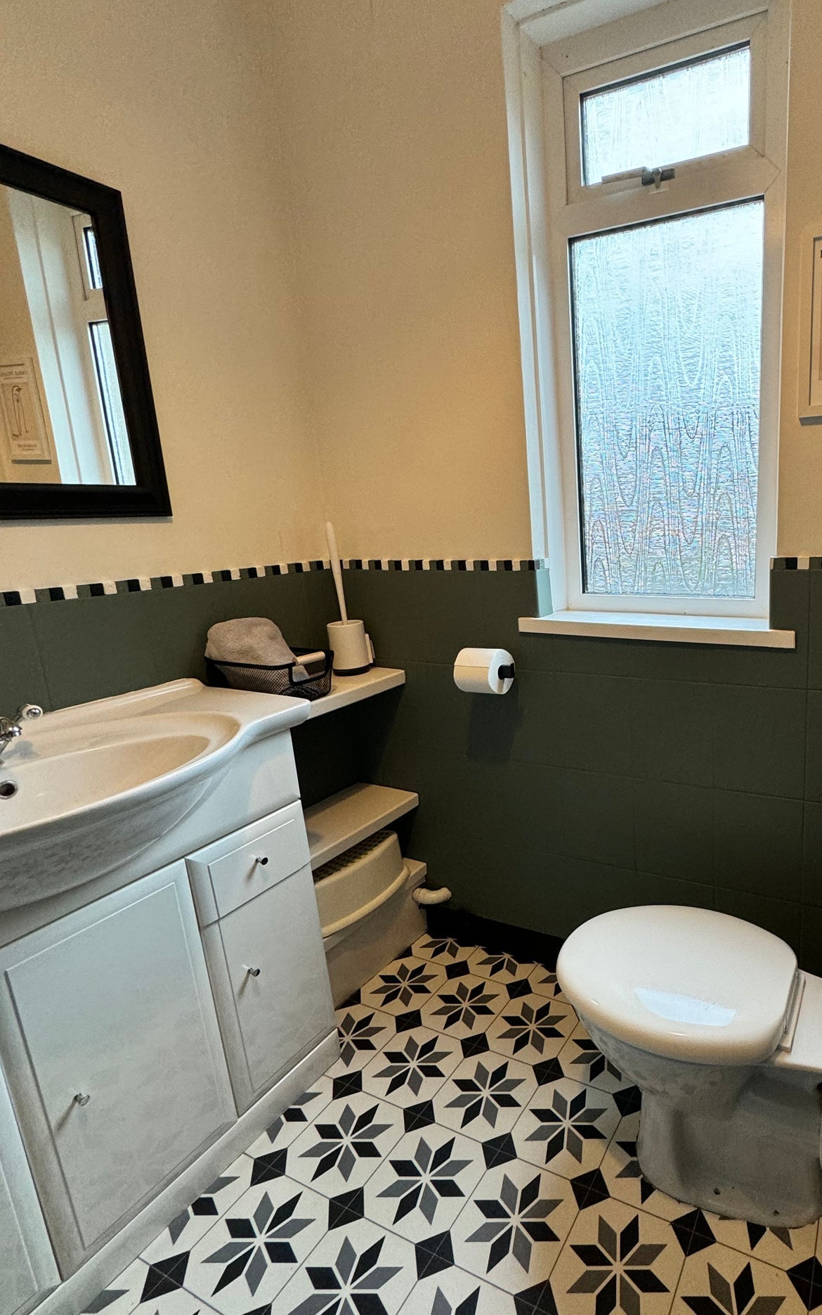 Blackjack & Steaming Green Bathroom Paint Makeover