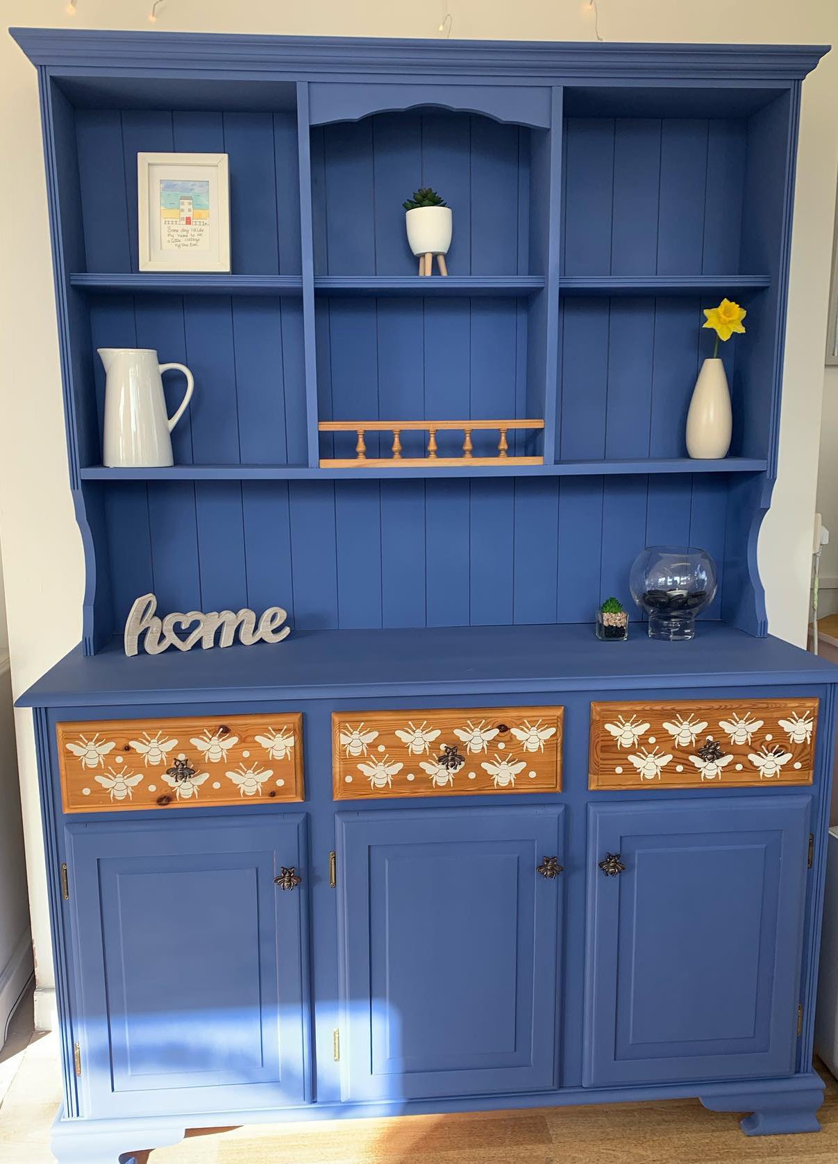 Pool Boy Painted Dresser Upcycling Idea