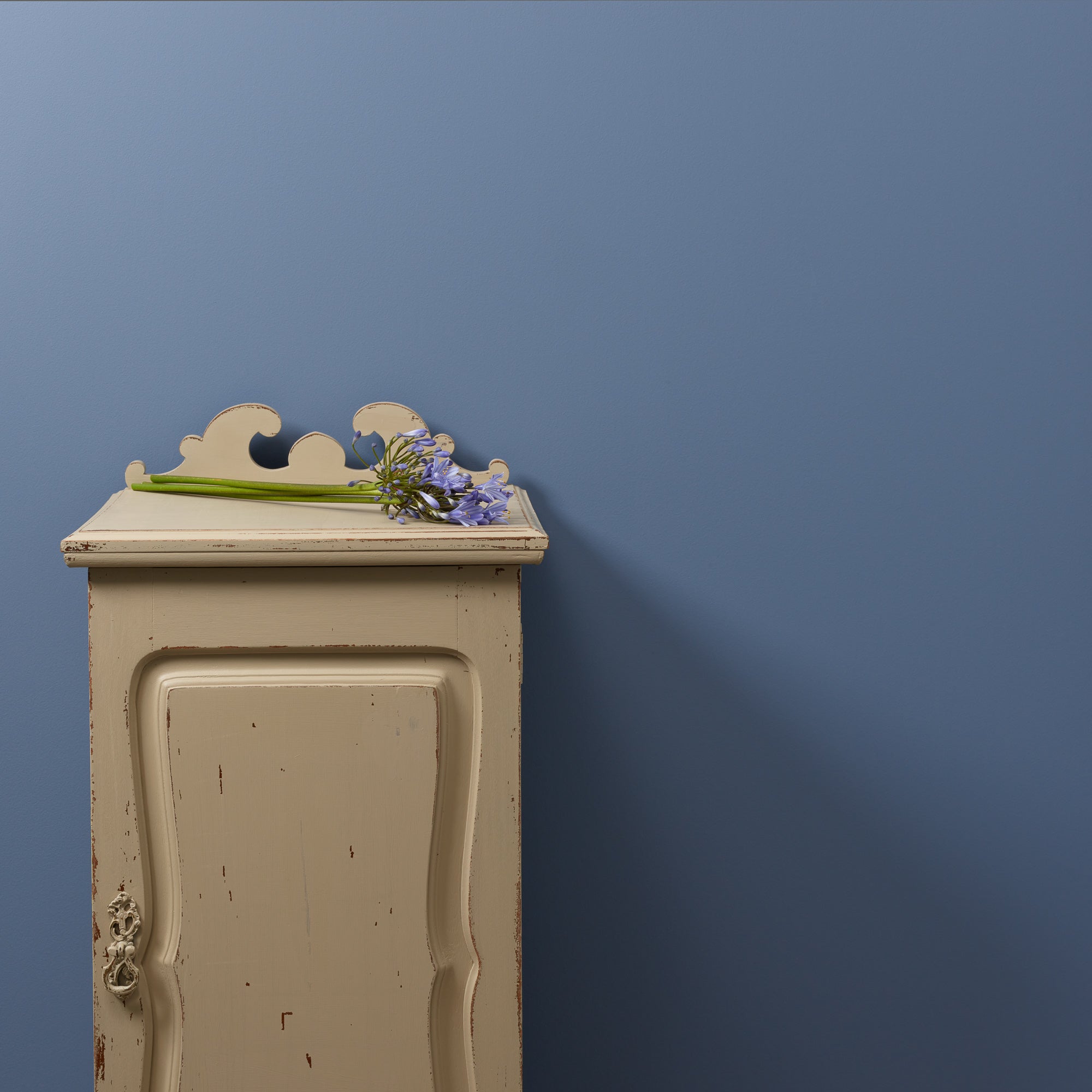 Frenchic Chalk Wall Paint Sugar Puff 2 5L